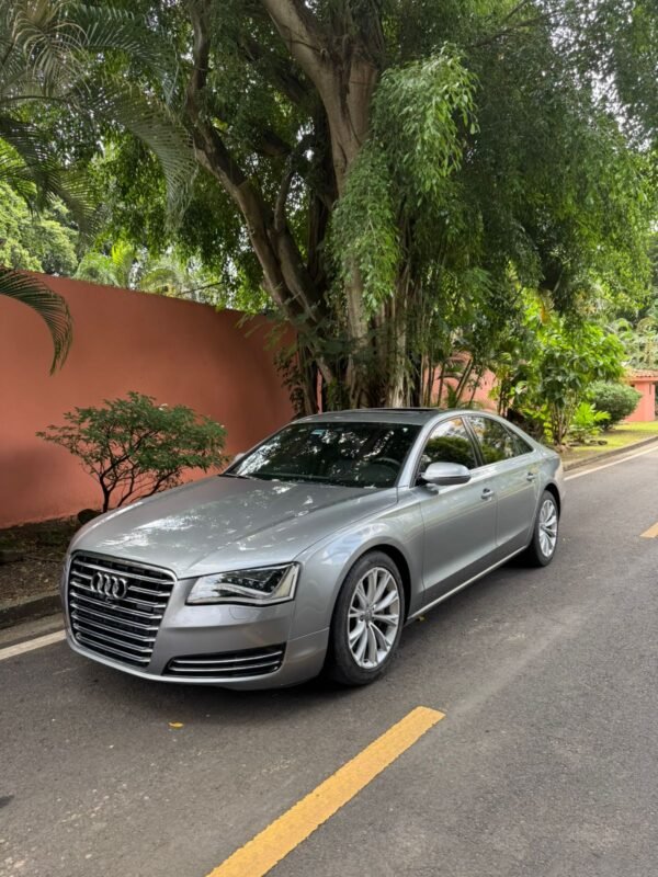 AUDI A 8 2014 $ A CONVENIR