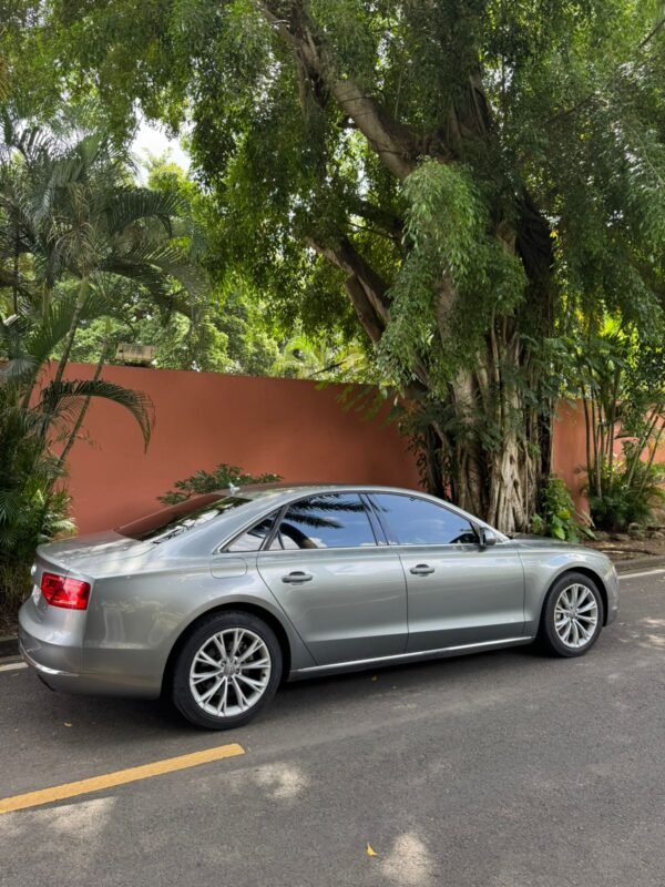 AUDI A 8 2014 $ A CONVENIR - Imagen 4