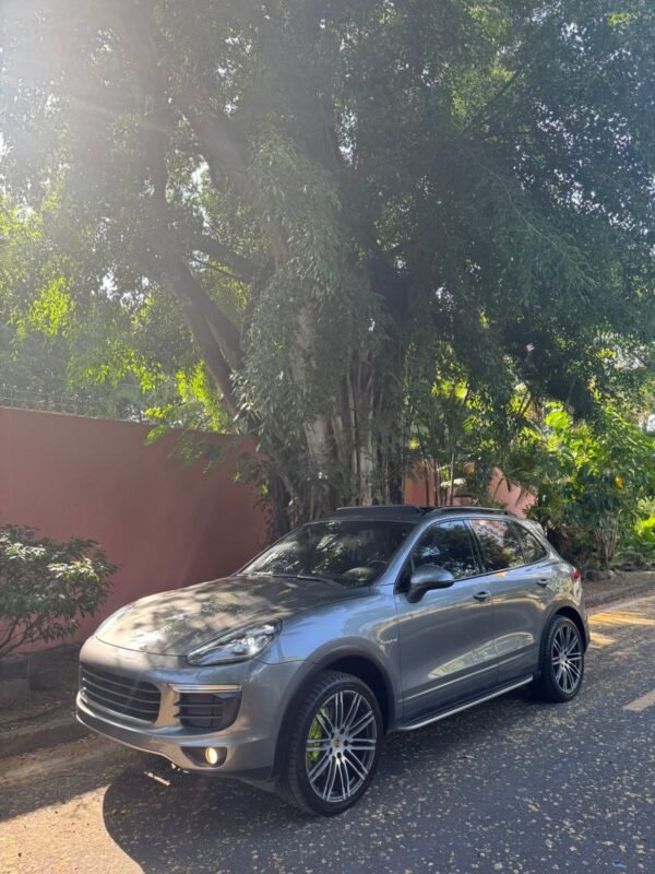 PORSCHE CAYENNE S HYBRID 2015