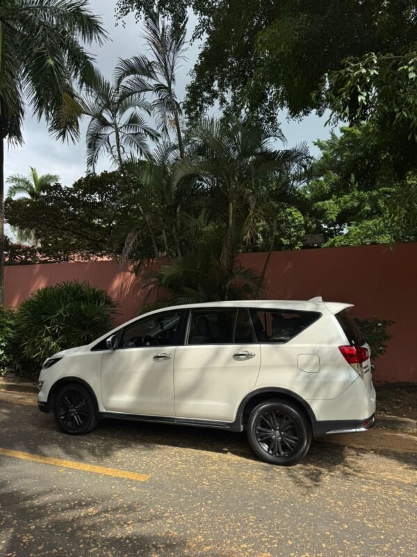 TOYOTA INNOVA 2022 - Imagen 5