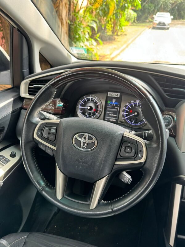 TOYOTA INNOVA 2022 - Imagen 9