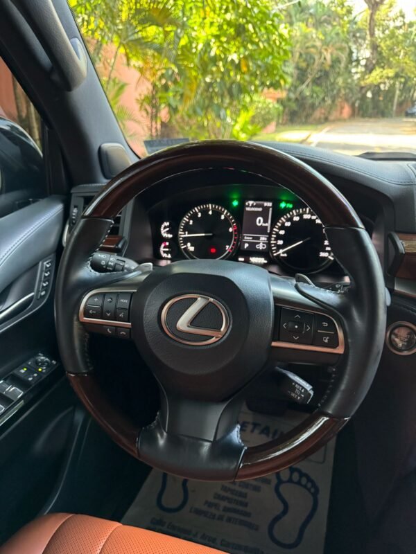 LEXUS LX570 2019 - Imagen 10