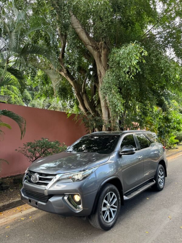 TOYOTA FORTUNER 2020