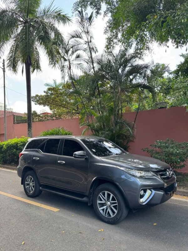 TOYOTA FORTUNER 2020 - Imagen 3