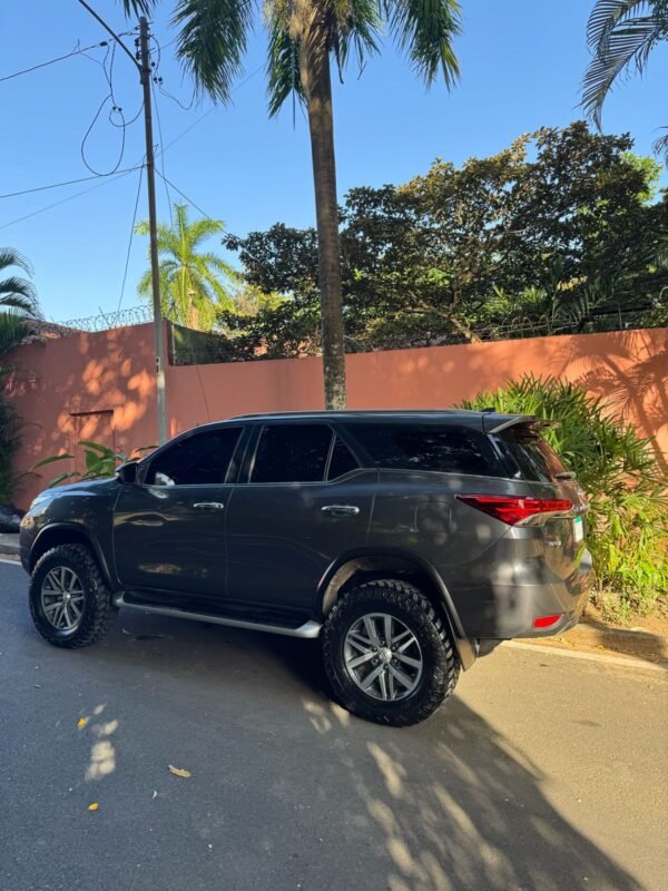 TOYOTA FORTUNER SRV 2018 - Imagen 5