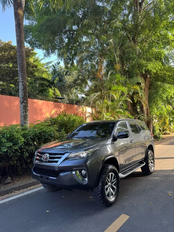 TOYOTA FORTUNER SRV 2018