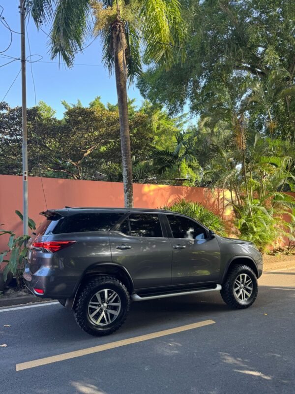 TOYOTA FORTUNER SRV 2018 - Imagen 4